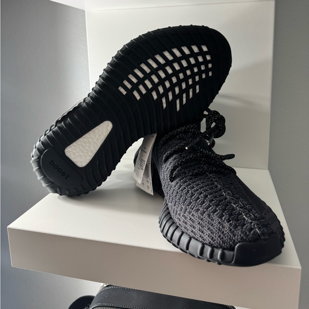 2019
Yeezy Boost 350 V2 'Black Reflective'